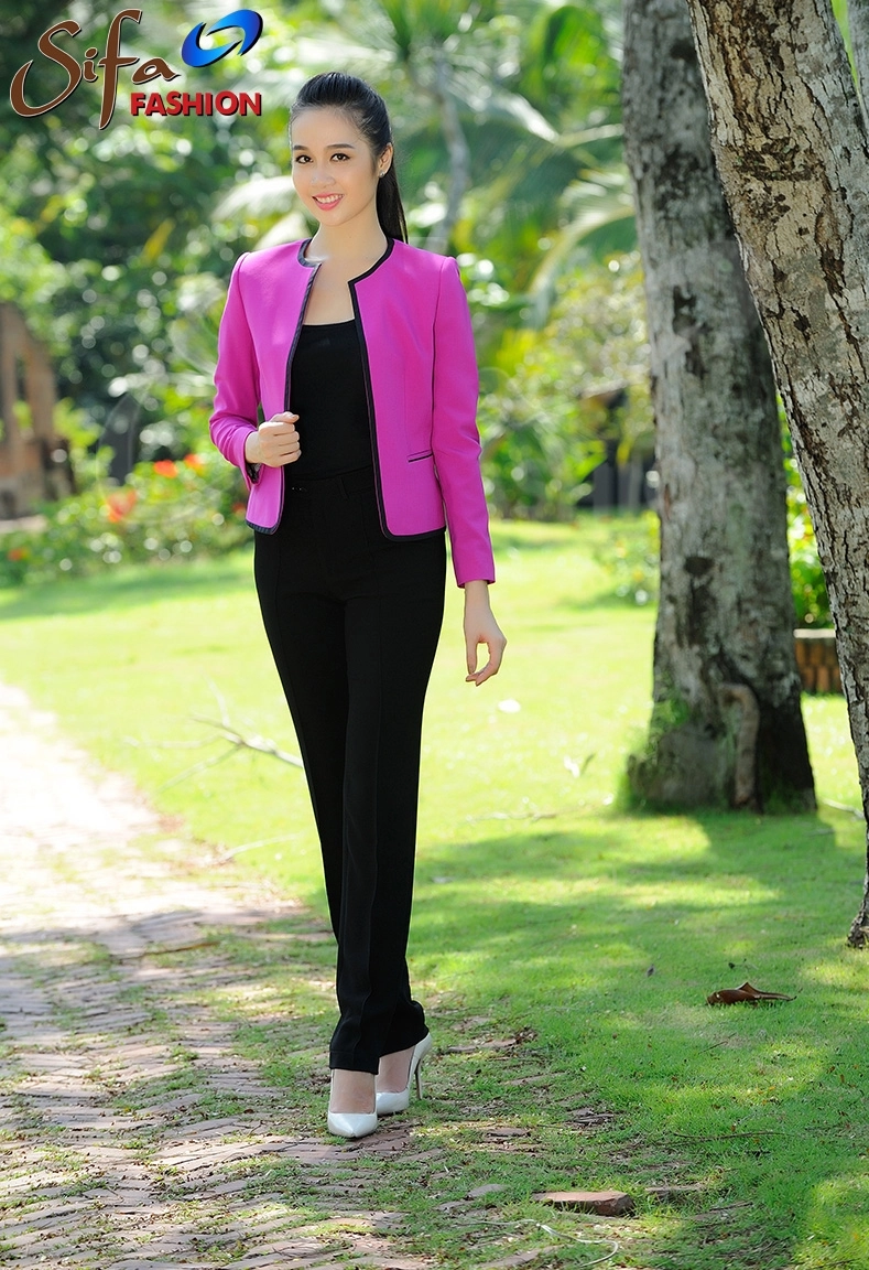Áo khoác cổ tròn viền