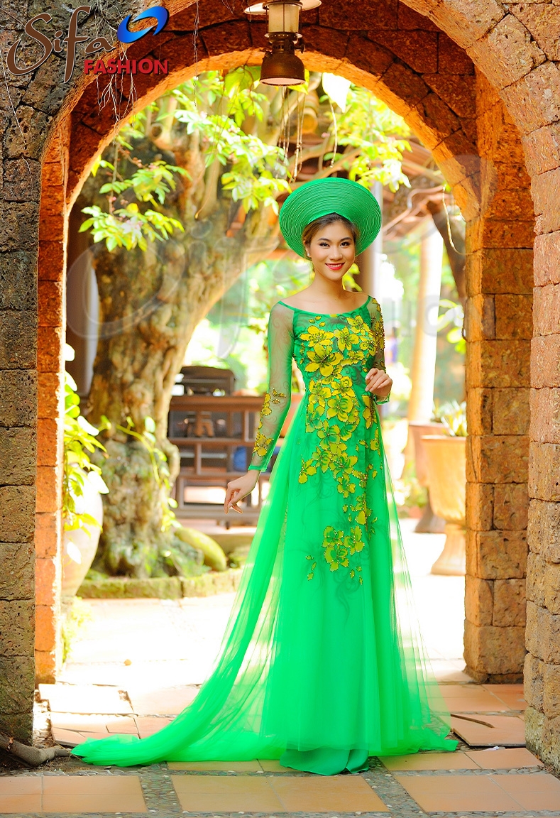 Áo dài cổ thuyền